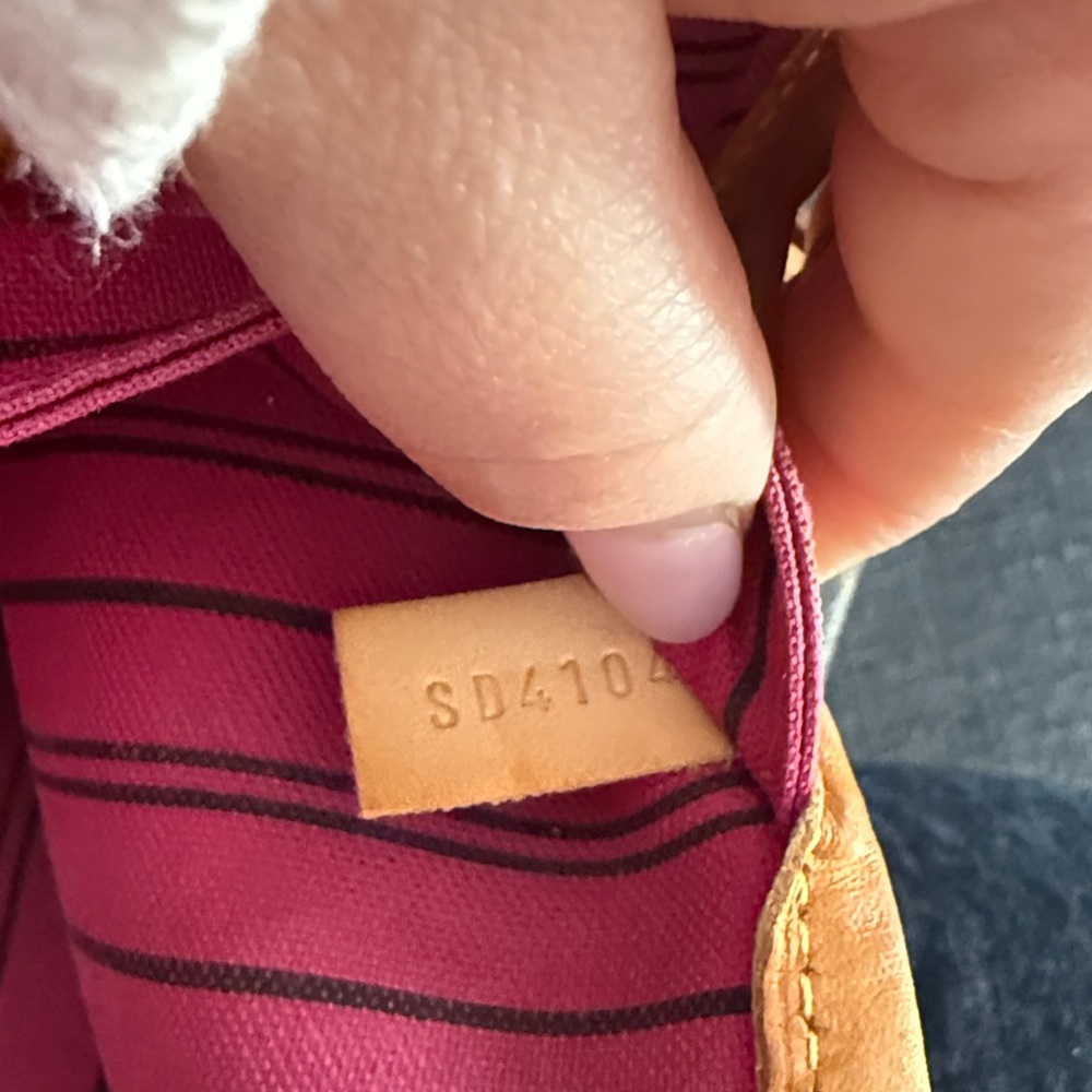 Authentic Louis Vuitton Neverfull MM - Picture 8 of 15